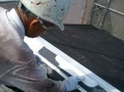 屋根金物錆止め塗装工程
